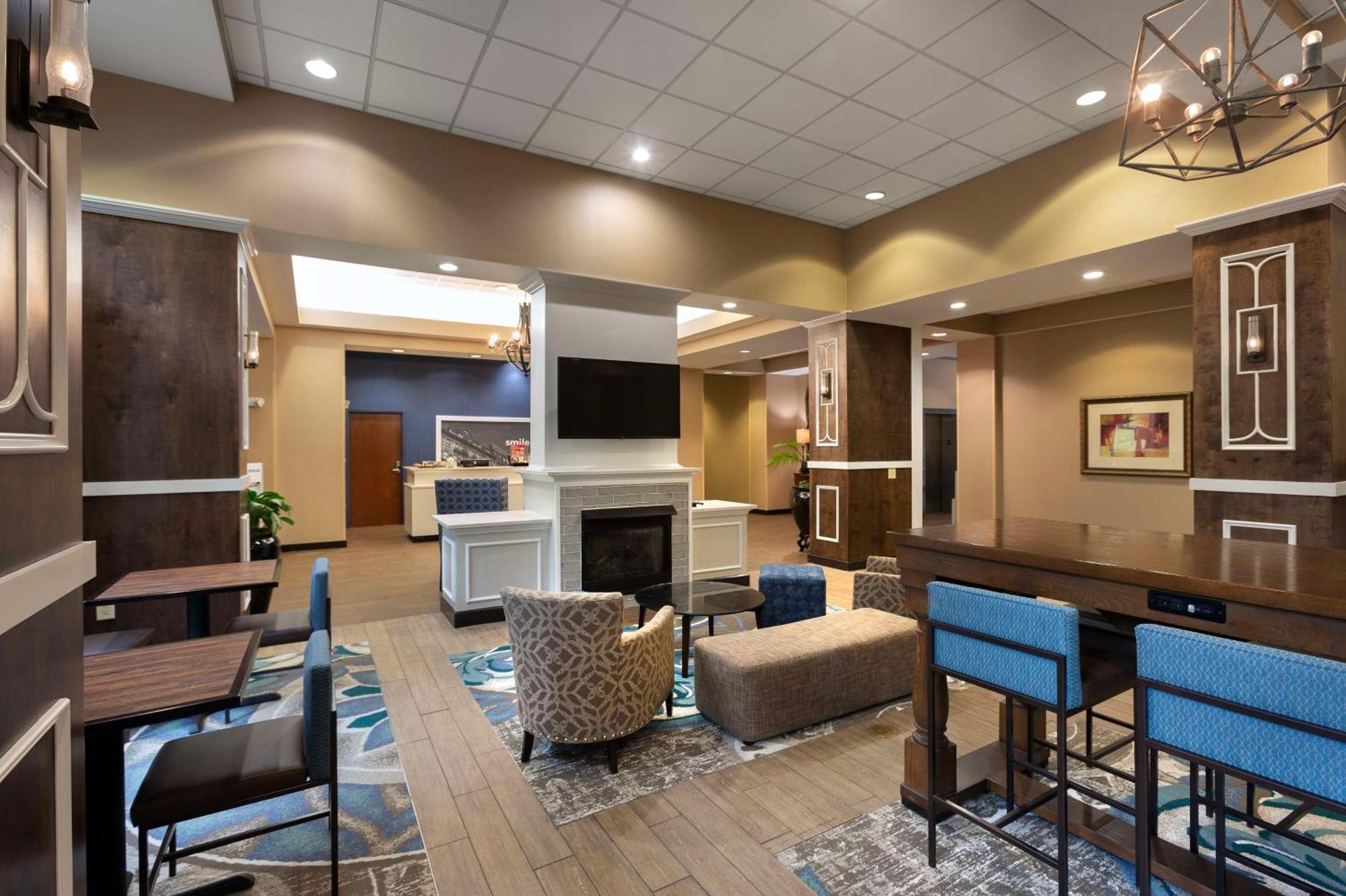 Hampton Inn Belmont At Montcross Exteriér fotografie